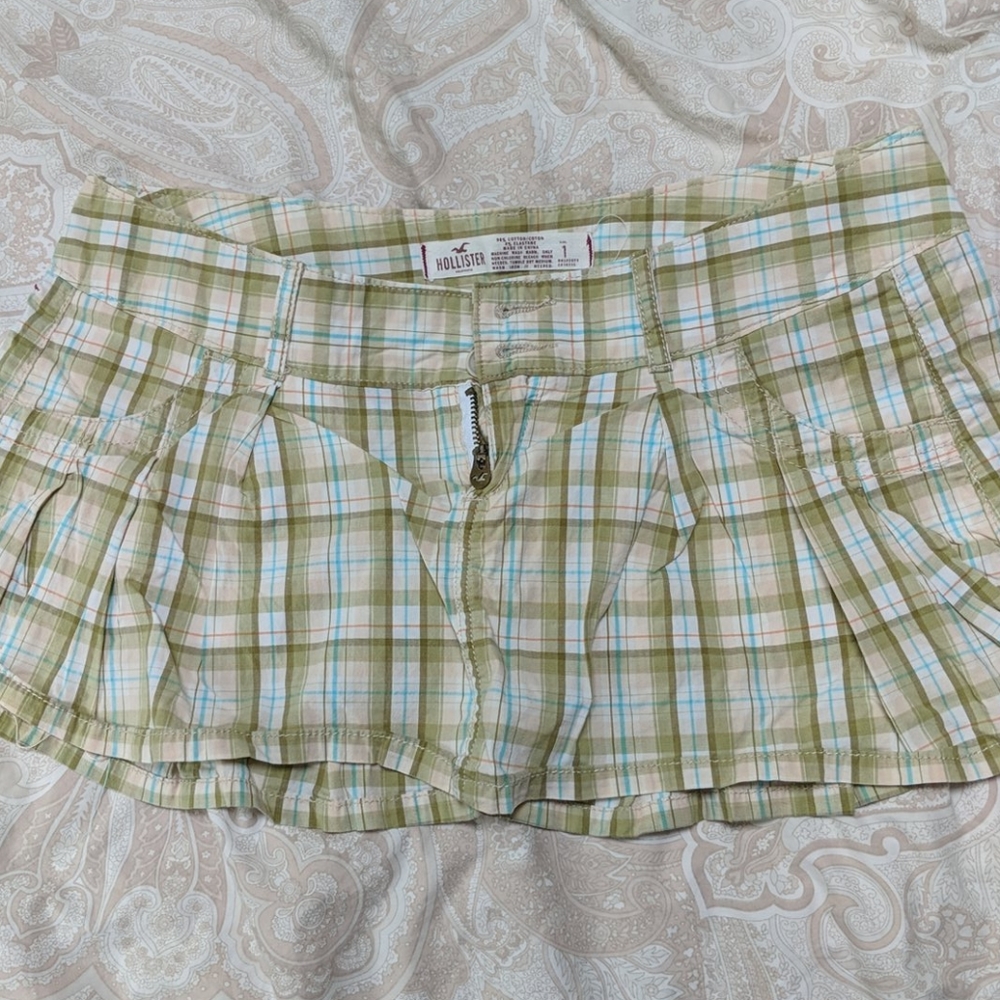 Hollister mini skirt